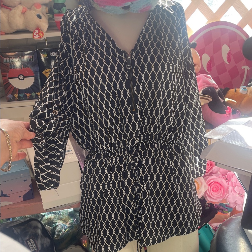 Justify Black and White Geometric Blouse